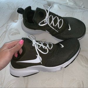 Nike Prestos (olive green)
